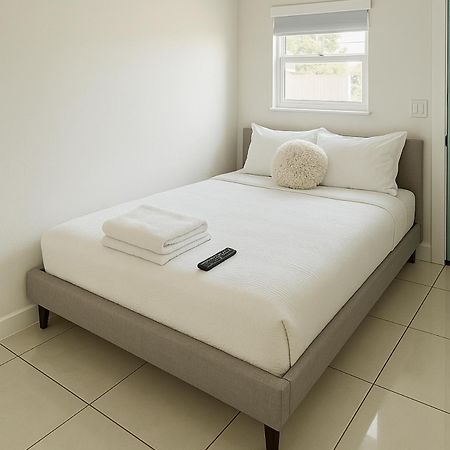 Modern Home - Termpurpedic Queen Bed, Laundry, Free Parkging, Ev Tesla Hollywood Kültér fotó
