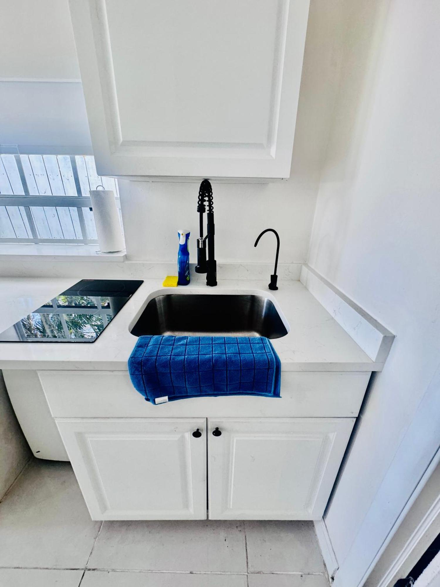 Modern Home - Termpurpedic Queen Bed, Laundry, Free Parkging, Ev Tesla Hollywood Kültér fotó